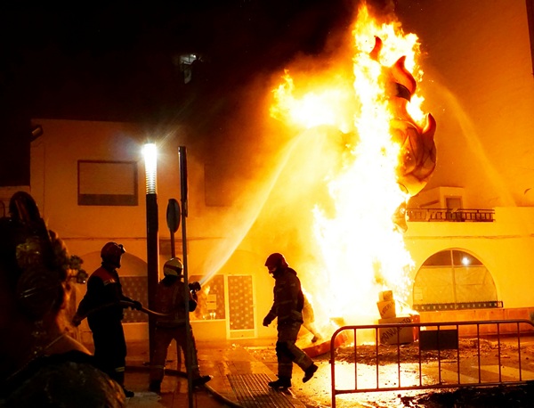 Праздник огня Fallas Психологические путешествия